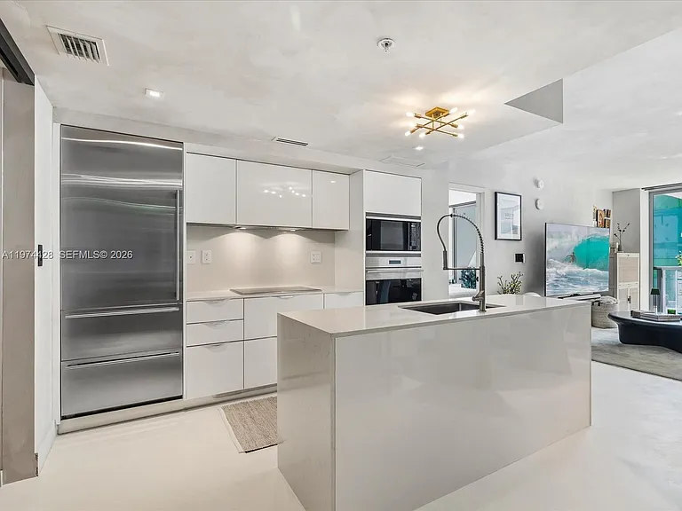 9521 E Bay Harbor Dr #705 — Photo 17