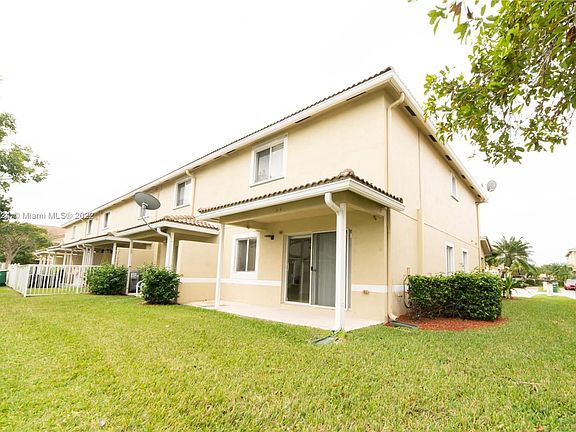 2nd image of 5910 Royal Way #5910