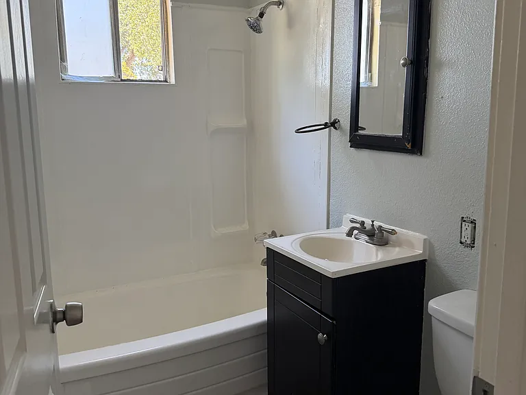 575-585 Jackson St #8 — Photo 6