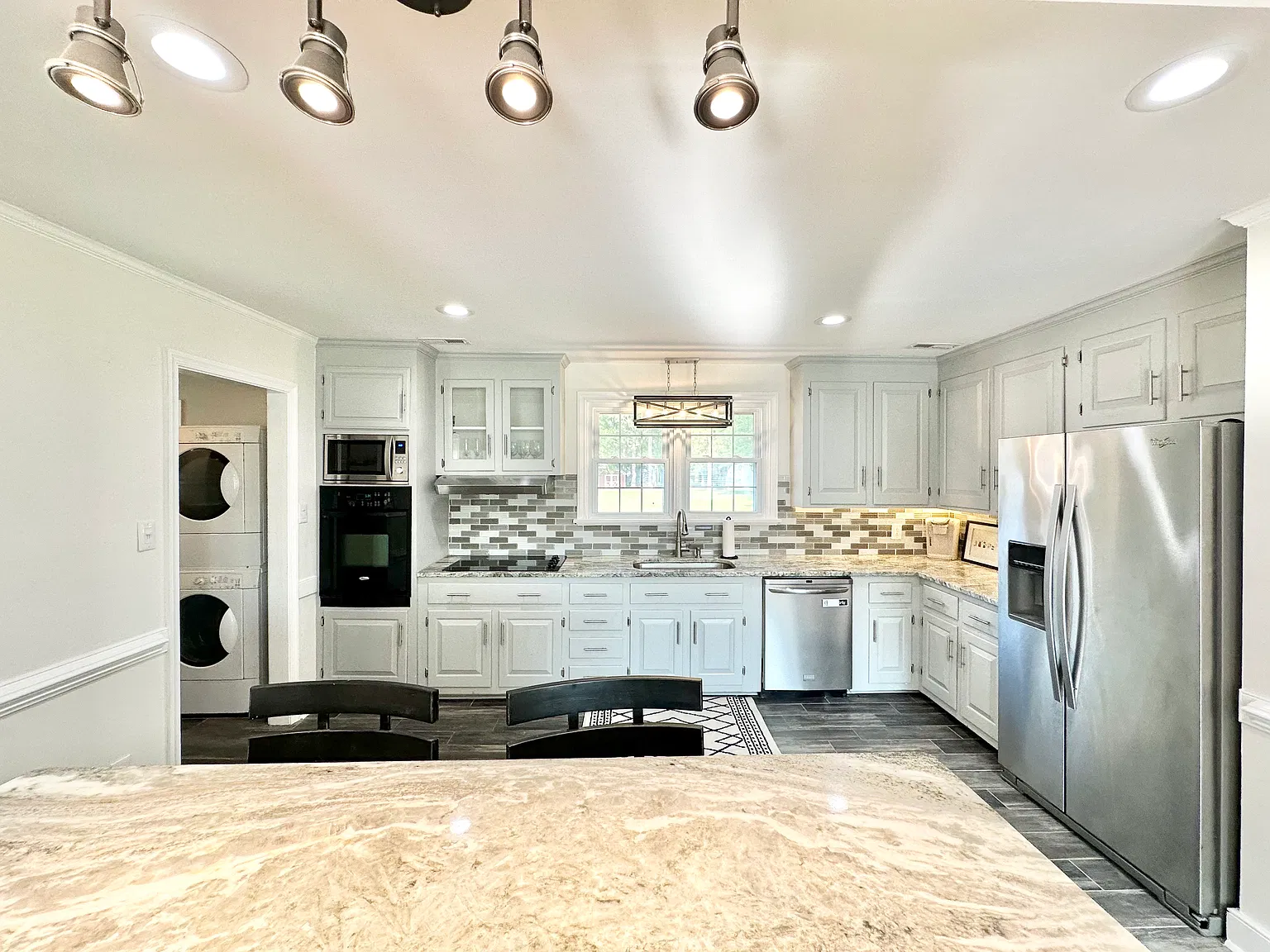 107 Robbinwood Ln — Photo 4