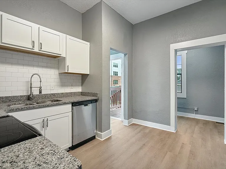 156 N Tucker St — Photo 9