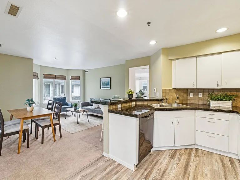 16219 Northup Way #C201 — Photo 4