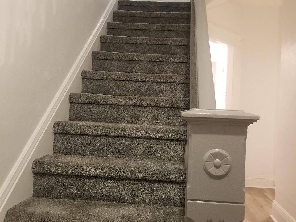 Entry area and stairs