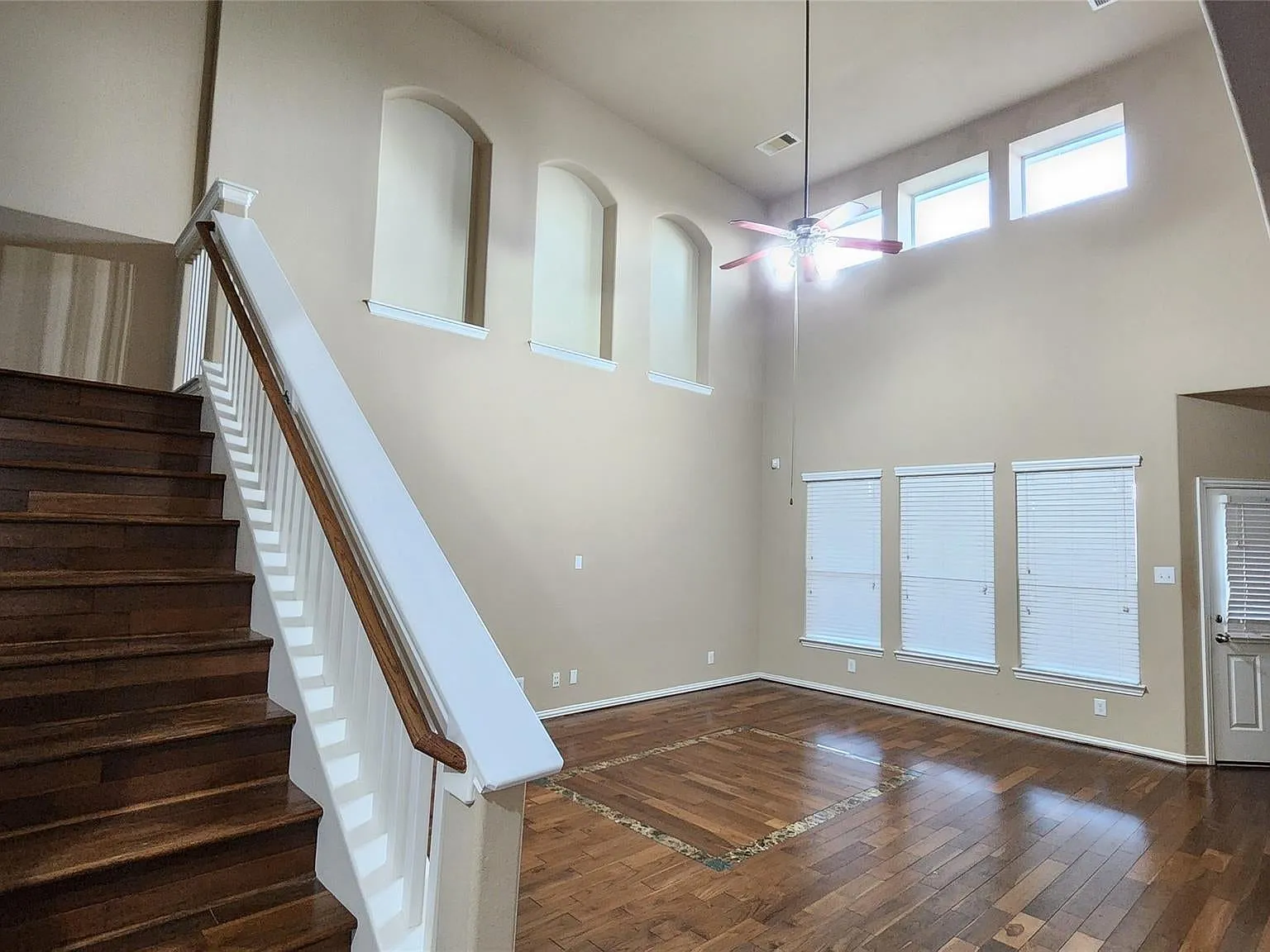 4 bed, 3.5 bath, 2701 sqft, $2,750 — Photo 4