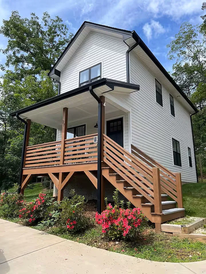 2 bed, 1.5 bath, 966 sqft, $2,100 — Photo 1