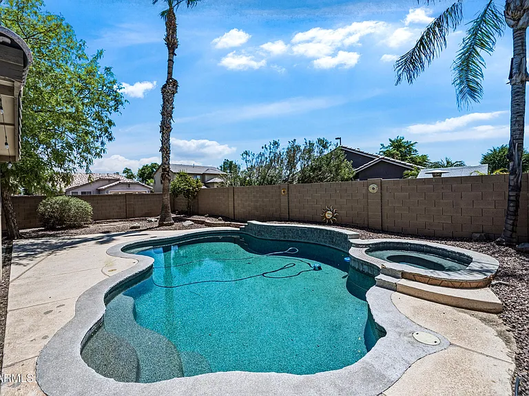 3289 E Waterman St — Photo 33