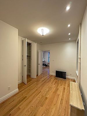 5th image of 168 W 77th St #3C