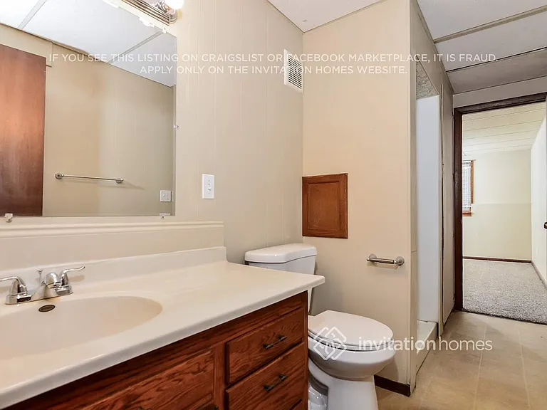 1115 Madison St S — Photo 16