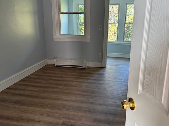 3rd image of 212 W 27th St