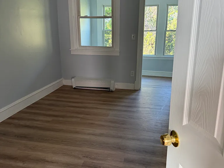 212 W 27th St — Photo 3