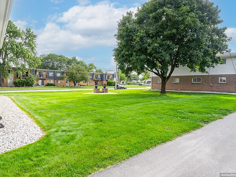 560 W Linwood Ave — Photo 28