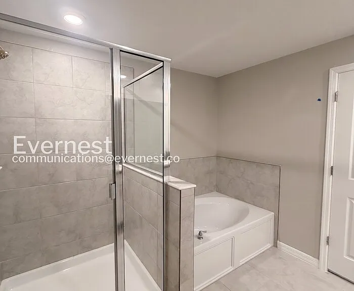 946 Royal Empress Dr — Photo 13