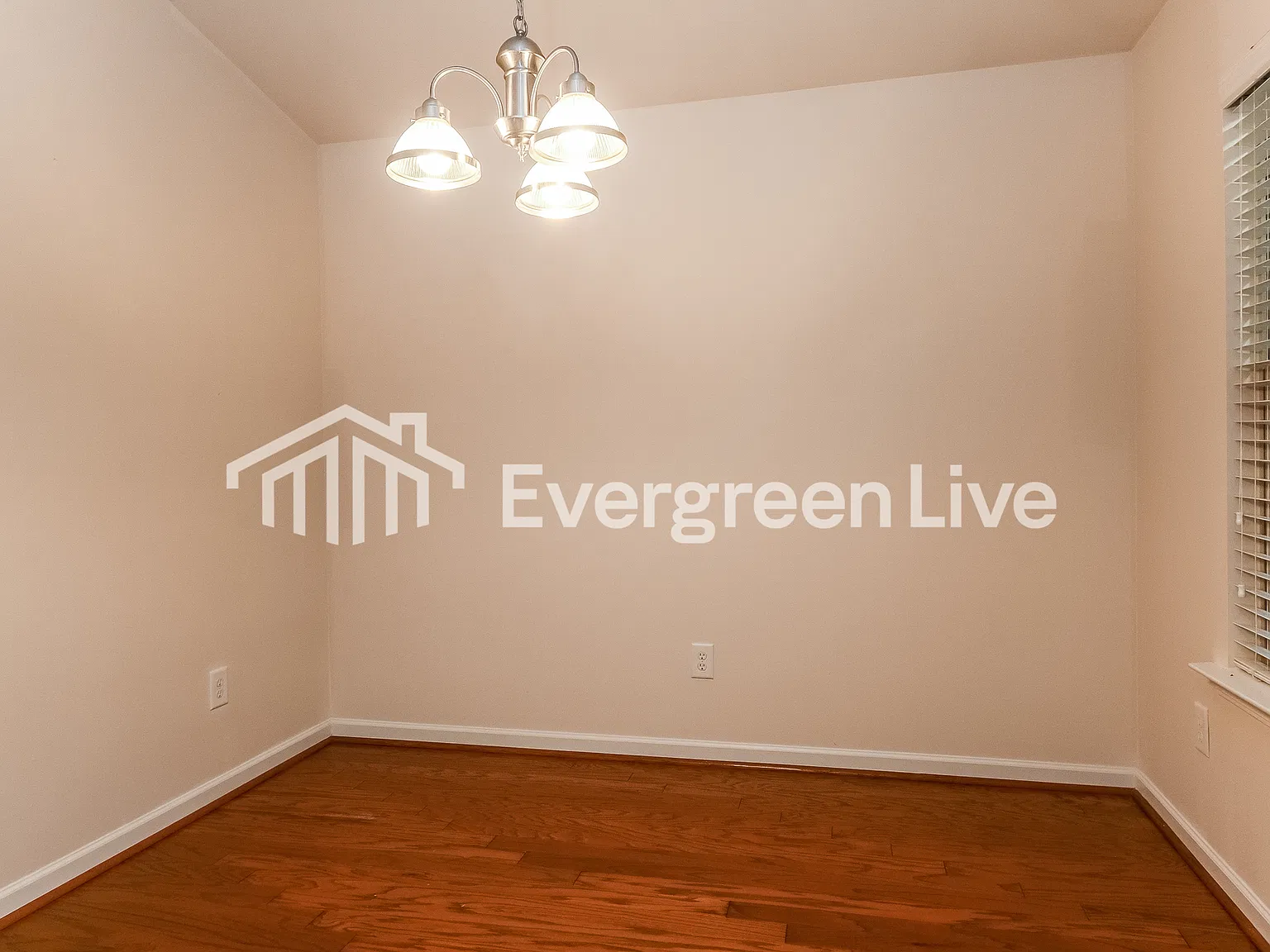 3 bed, 2.0 bath, 1264 sqft, $1,395 — Photo 3