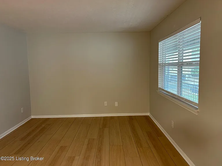 2207 Alta Ave — Photo 5