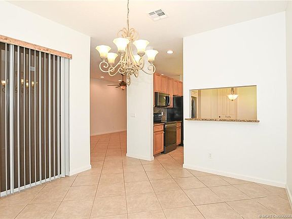 5th image of 2206 SW Cape Cod Dr