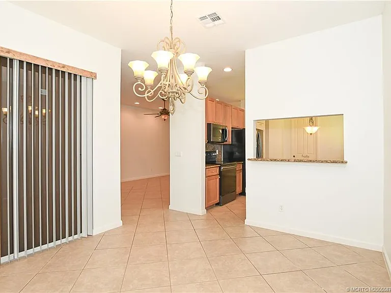 2206 SW Cape Cod Dr — Photo 5