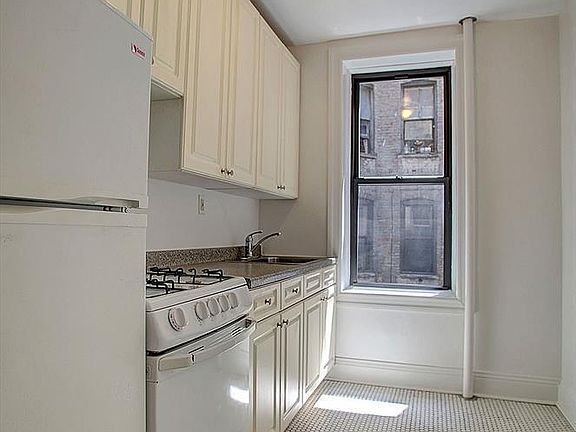 4th image of 511 W 169th St APT 4