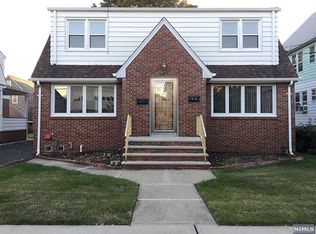 30 Strong St, Wallington, NJ 07057