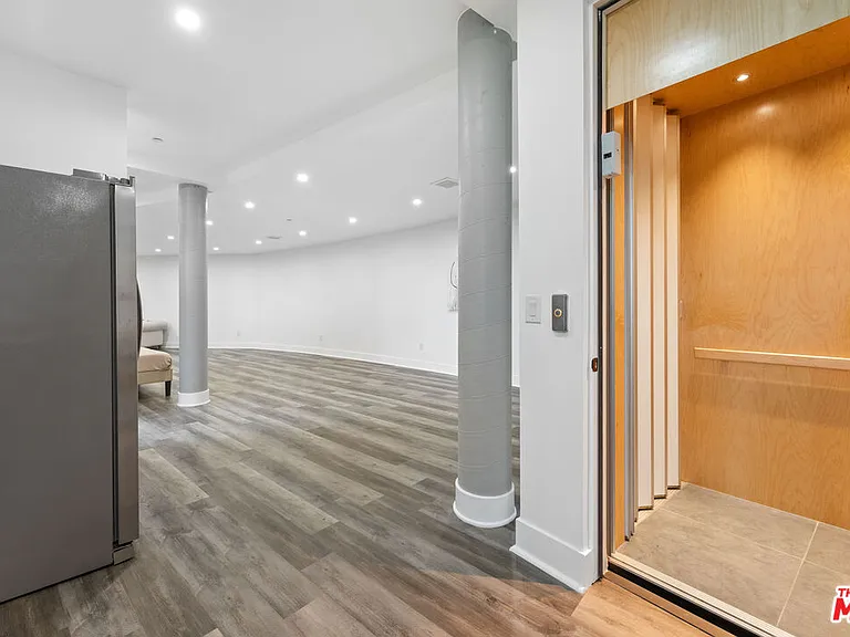 6181 Temple Hill Dr — Photo 47