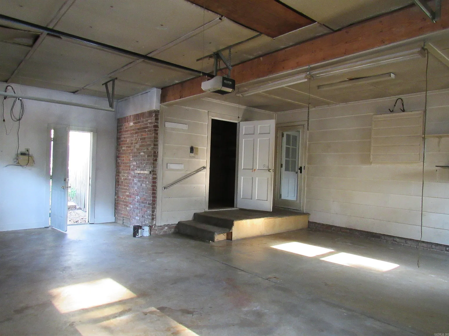 6201 Blackhawk Drive - 1 — Photo 2