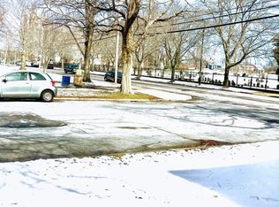 124 Church St APT 3, Bristol, RI 02809