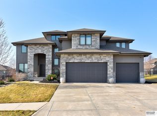 17511 Ridgemont St, Omaha, NE 68136