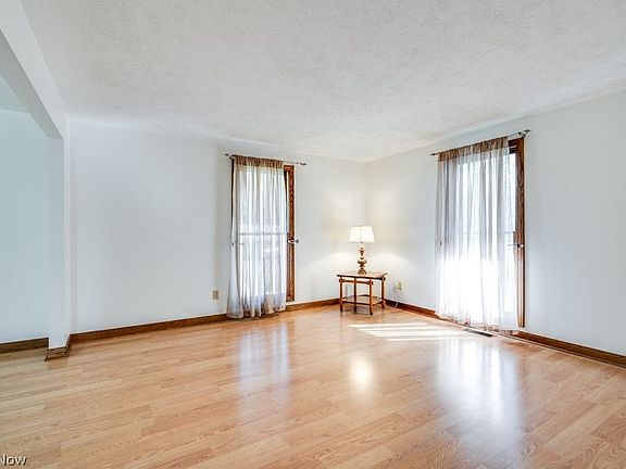 3rd image of 3352 Whitewood St NW