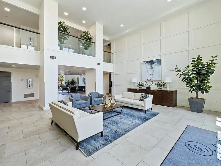 Colonial Court Apartments — Photo 15