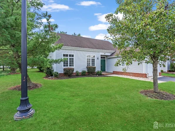 27 Winthrop Rd, Monroe Township, NJ 08831