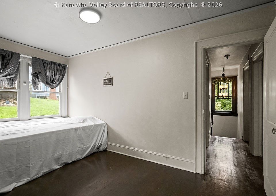 19th image of 359 Fairview Dr