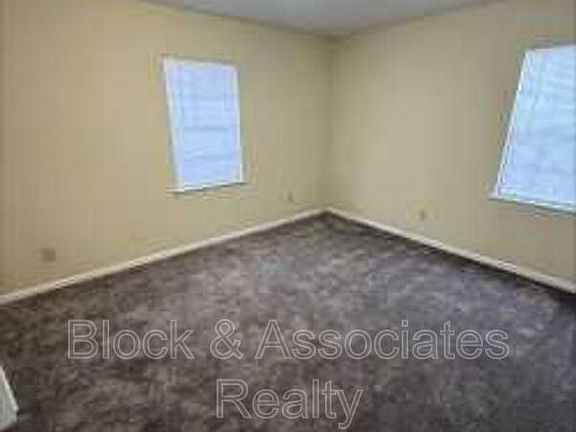 4th image of 646 Greenfield St #B