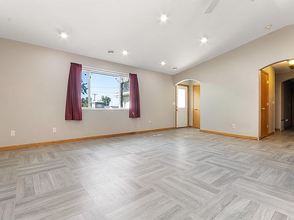 4th image of 614 W 3rd St