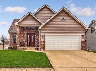 418 Chessington Dr, Crown Point, IN