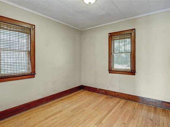 5th image of 210 Homer Ave