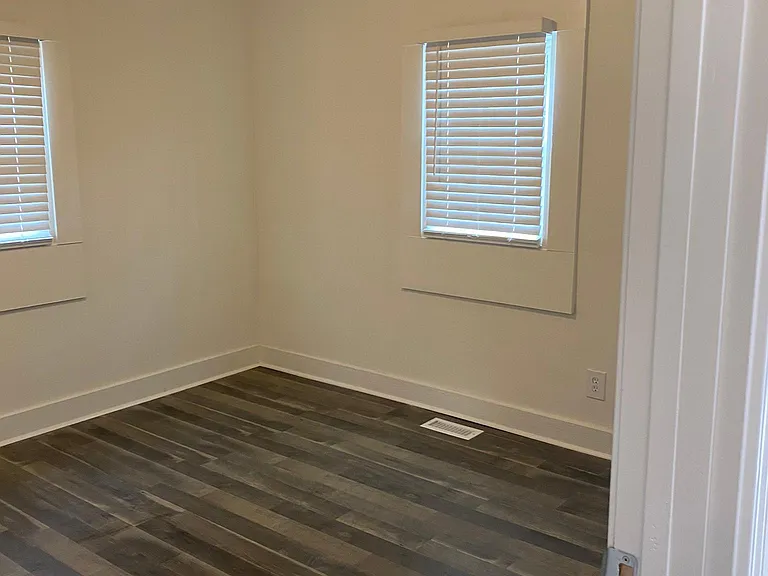 379 Illinois Ave NW — Photo 18