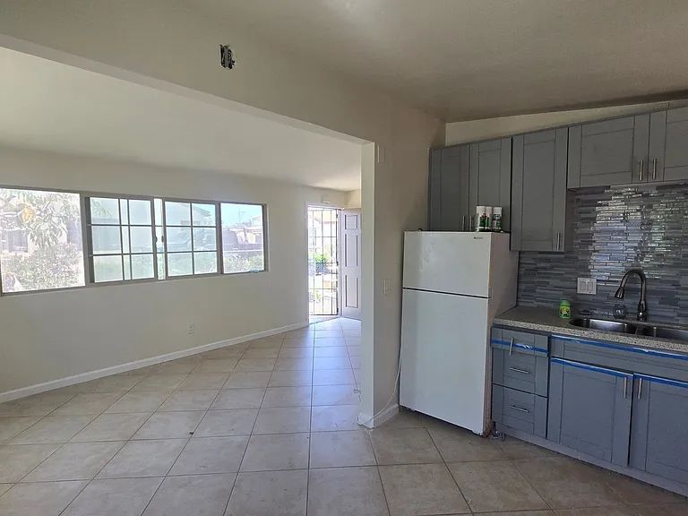 336-338 Daisy Ave — Photo 6