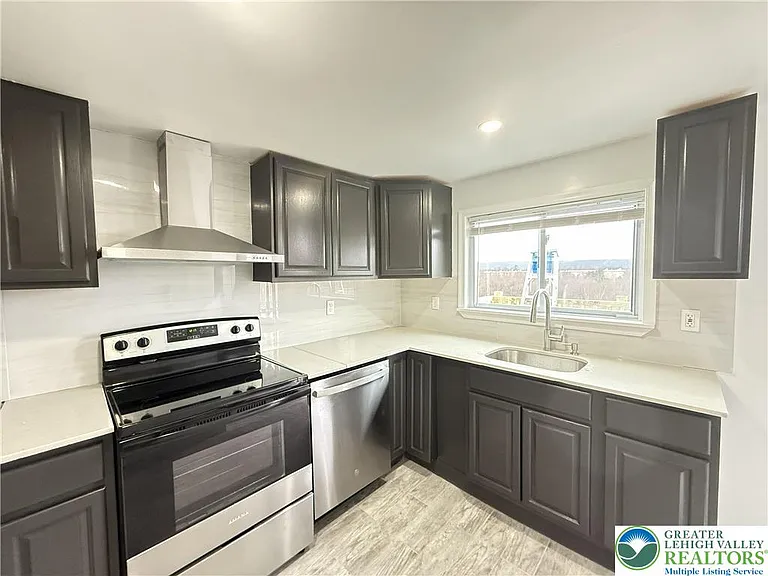 735 Main St #2 — Photo 6