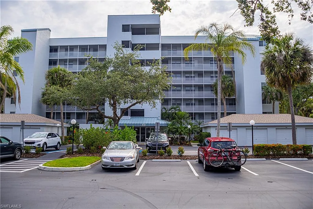 2 bed, 2.0 bath, 1267 sqft, $2,300 — Photo 2
