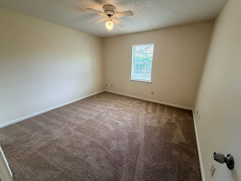 1438 Green St — Photo 11