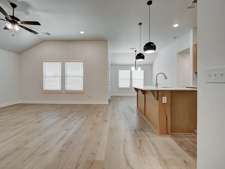 20150 Park Ln — Photo 2