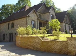 8990 Centergrove Place Dr, Clemmons, NC 27012