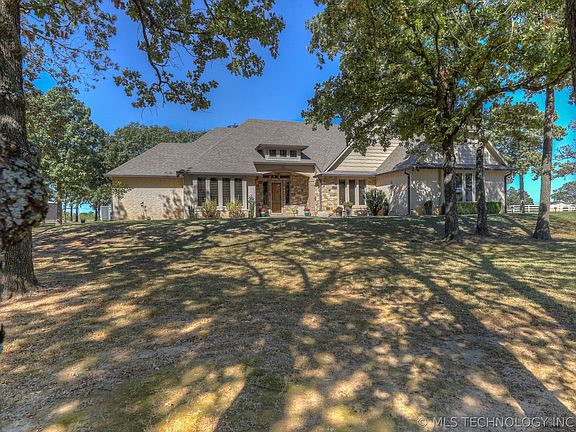 2nd image of 3704 Cliff Dr