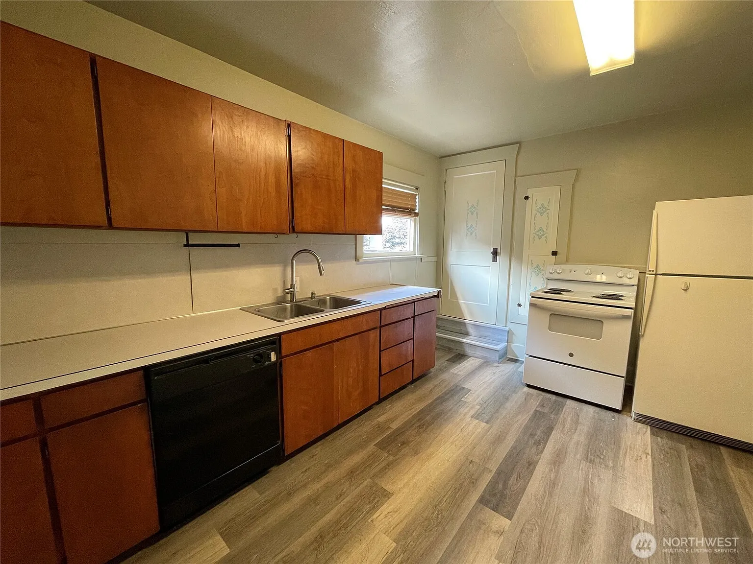 3 bed, 1.0 bath, $2,300 — Photo 3