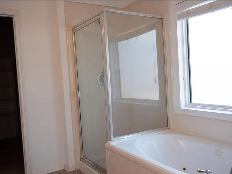 102 N Queenscliff Cir — Photo 9