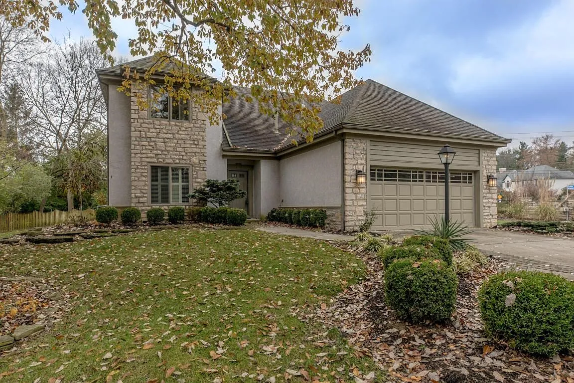 3185 Melbury Dr photo 1