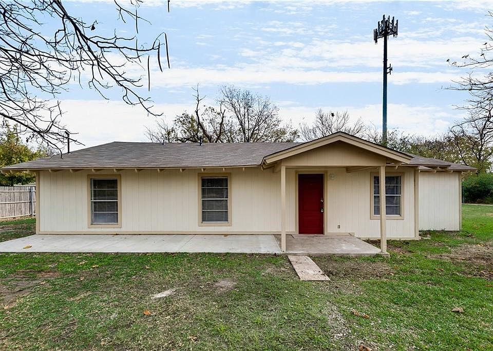 Welcome to 3342 Balomede in Lancaster, Tx.!