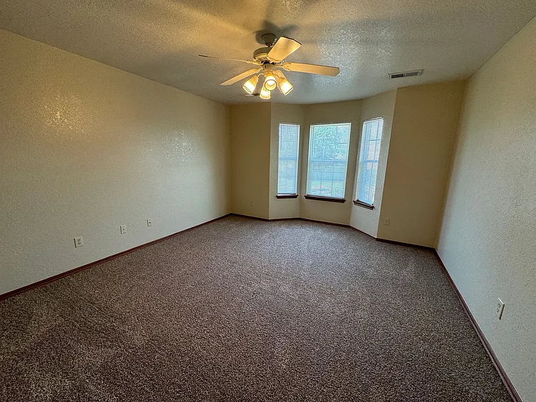 2618 Briarcliff Dr — Photo 12