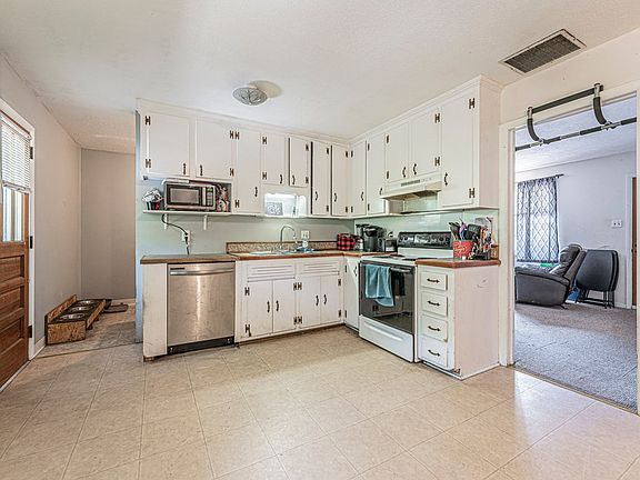 4th image of 8006 Comet Dr