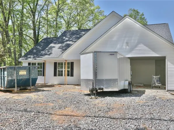 580 Coolidge St, Yadkinville, NC 27055