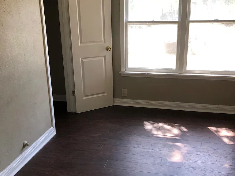 4421 Kirkwood Dr — Photo 5